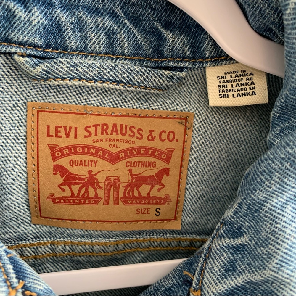 LEVI’S Light Wash Denim Jacket - Picture 3 of 6